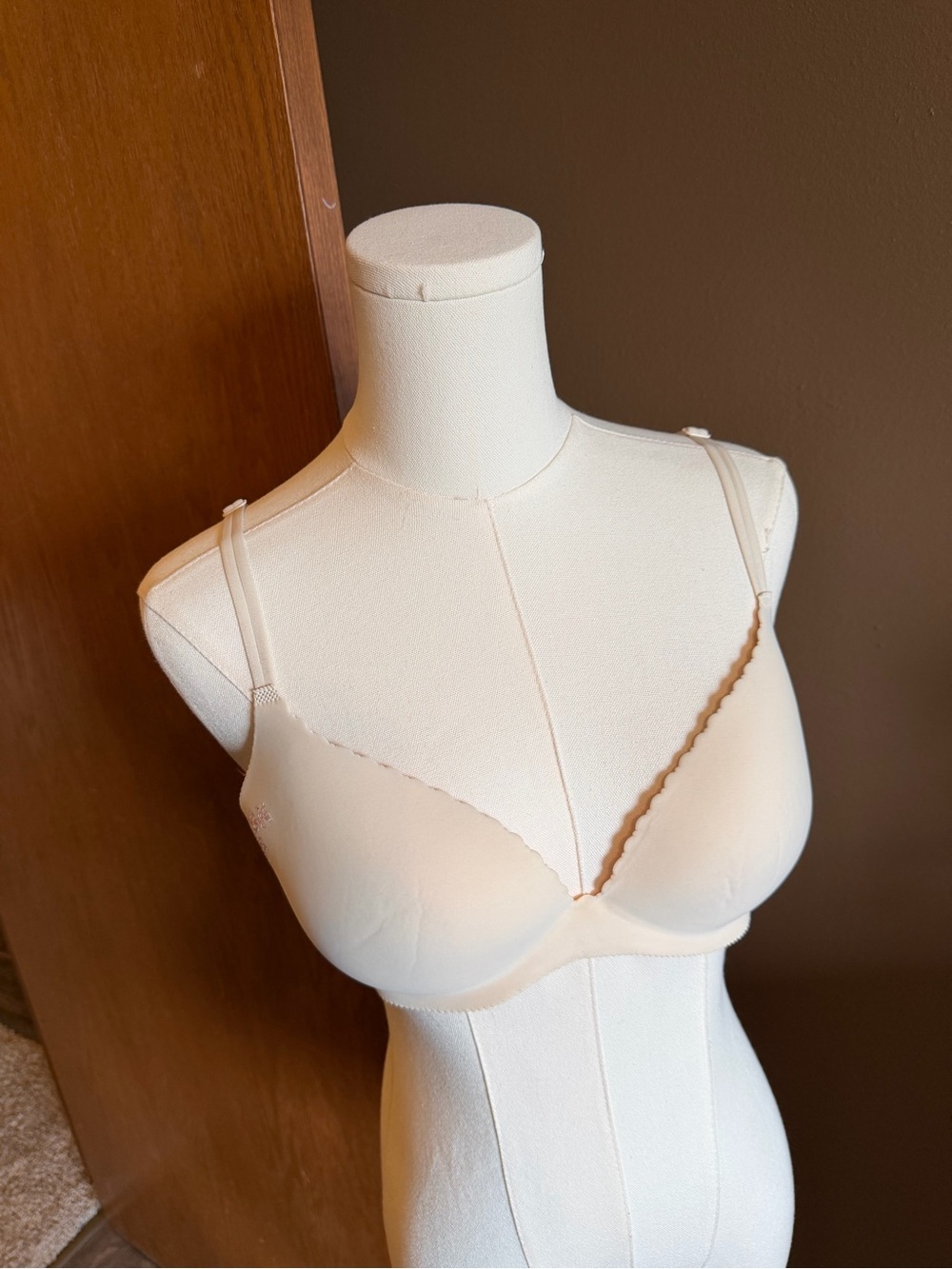 Victoria's Secret Cream Seamless Light T-Shirt Bra
